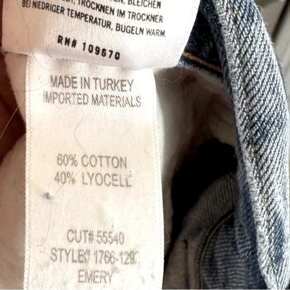 CITIZENS OF HUMANITY
EMERY CROP RELAXED STRAIGHT JEANS - OLD
BLUE - Picture 12 of 14